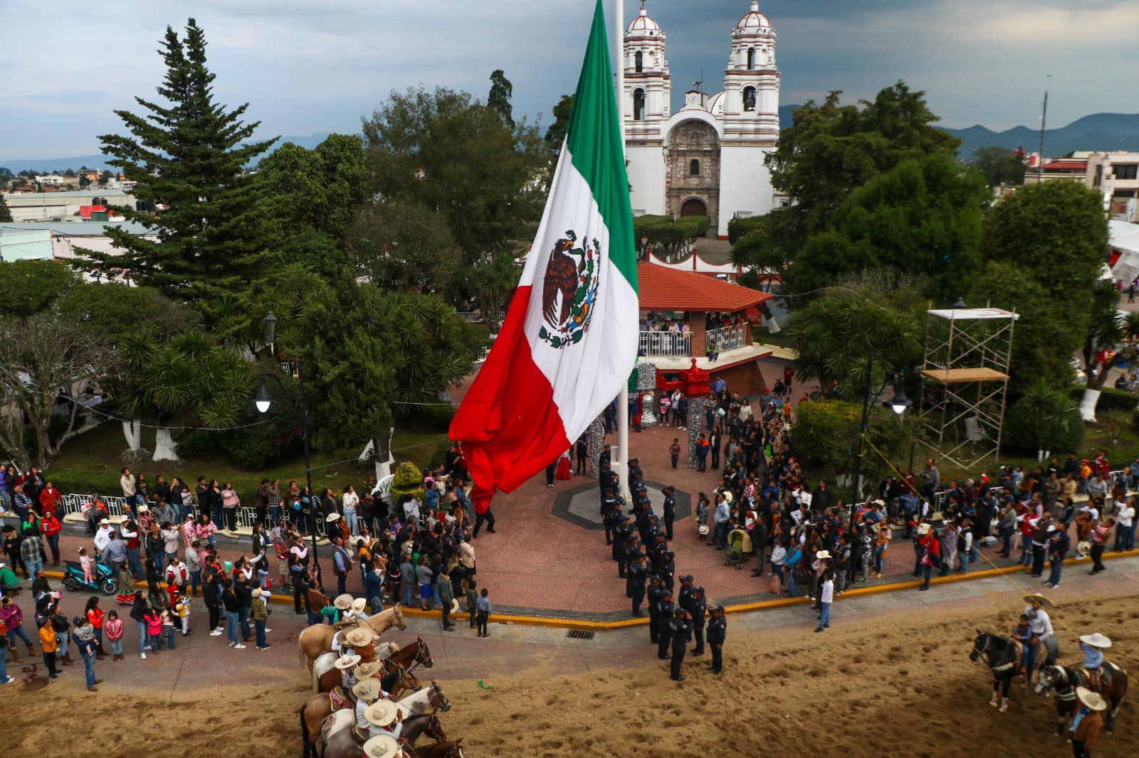 Con el tradicional espectaculo de la Carrera de Cintas cerramos