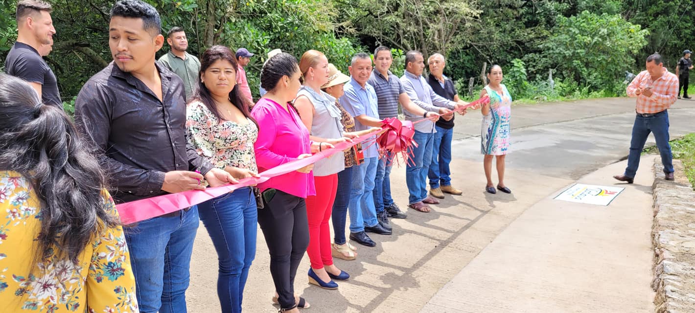 Construimos y entregamos muro de contencion en carretera a Coatepec