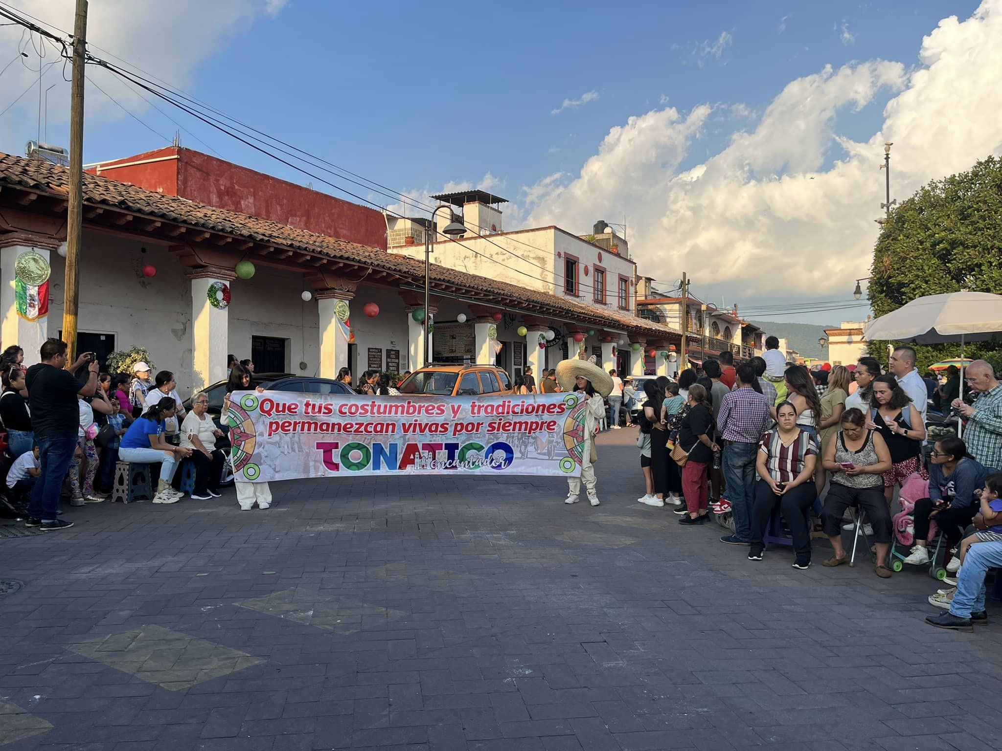 Desfile de FiestasPatrias Tonatico 2023 los ninos Tonatiquenses tienen muy