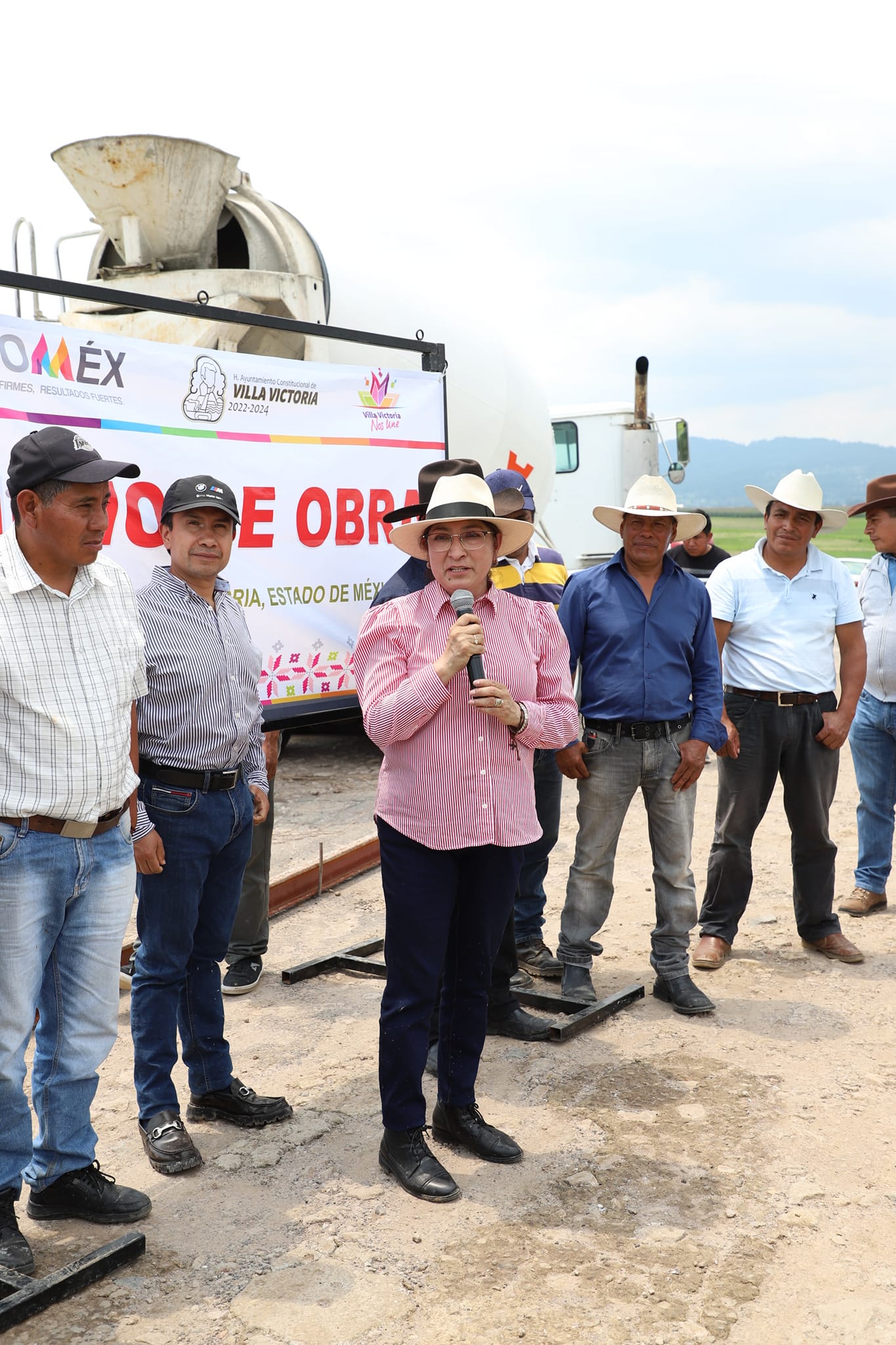 En Barrio del Cerrillo dos Rios las autoridades municipales encabezadas