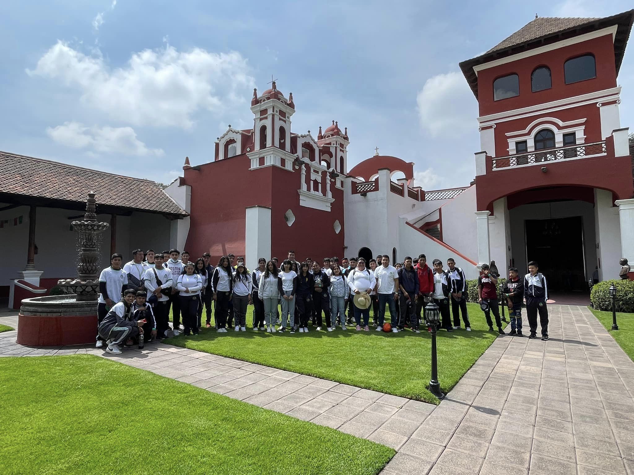 En visita guiada a Hacienda Panoaya con los planteles de