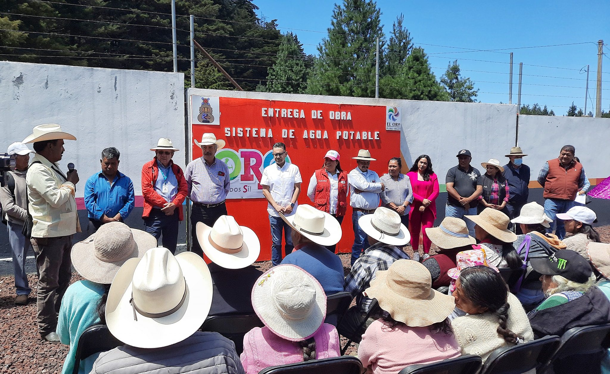 Entrega del sistema de agua potable