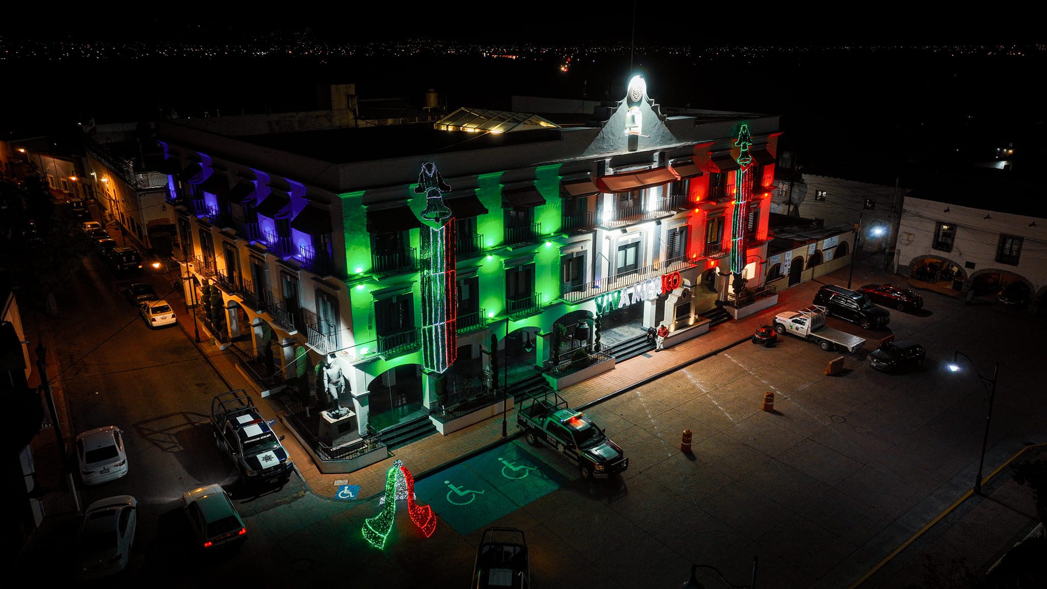 Los colores patrios iluminan nuestras noches