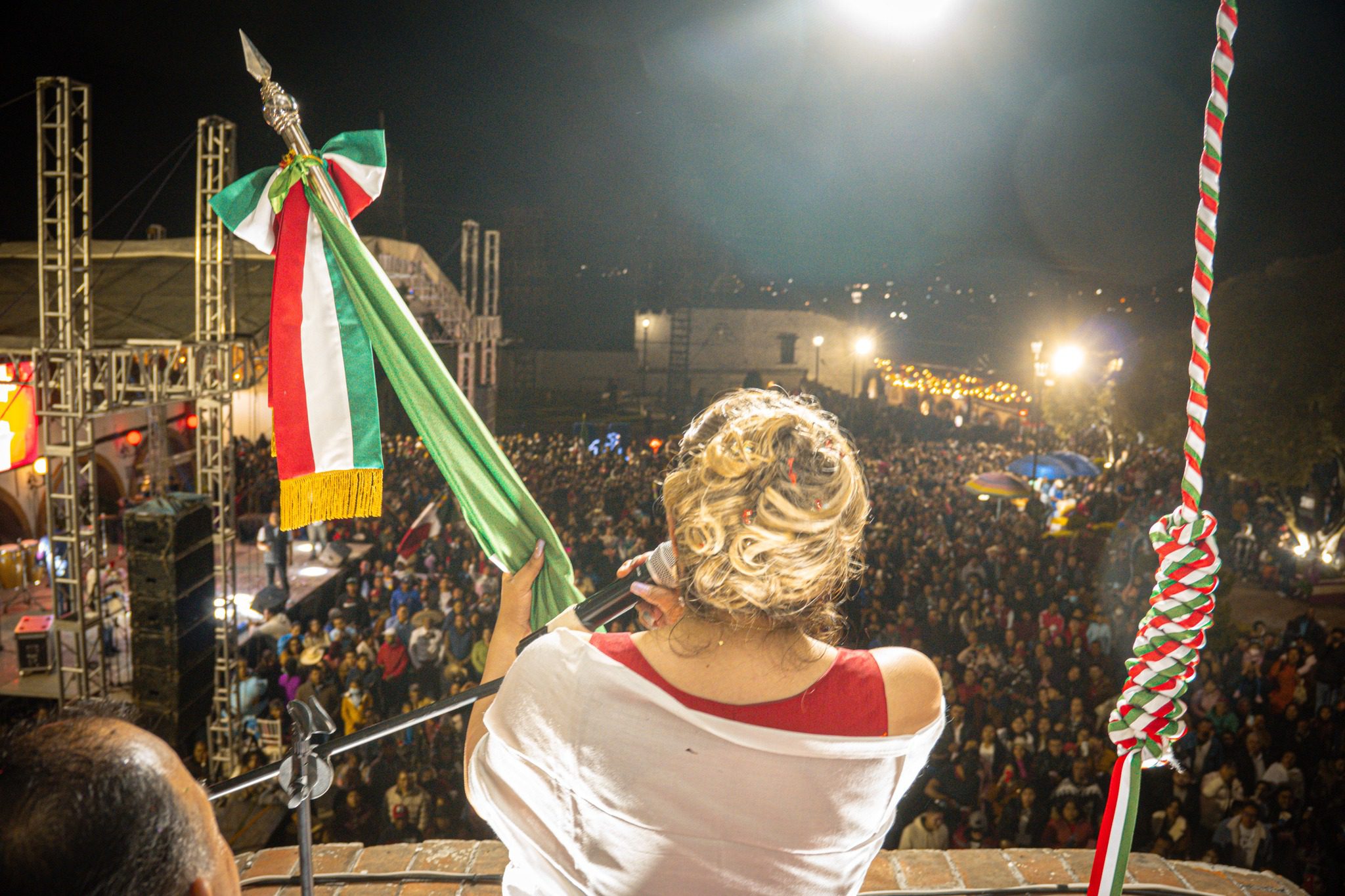 Nuestra Presidenta Municipal Miriam Garcia encabezo en Tradicional Grito de