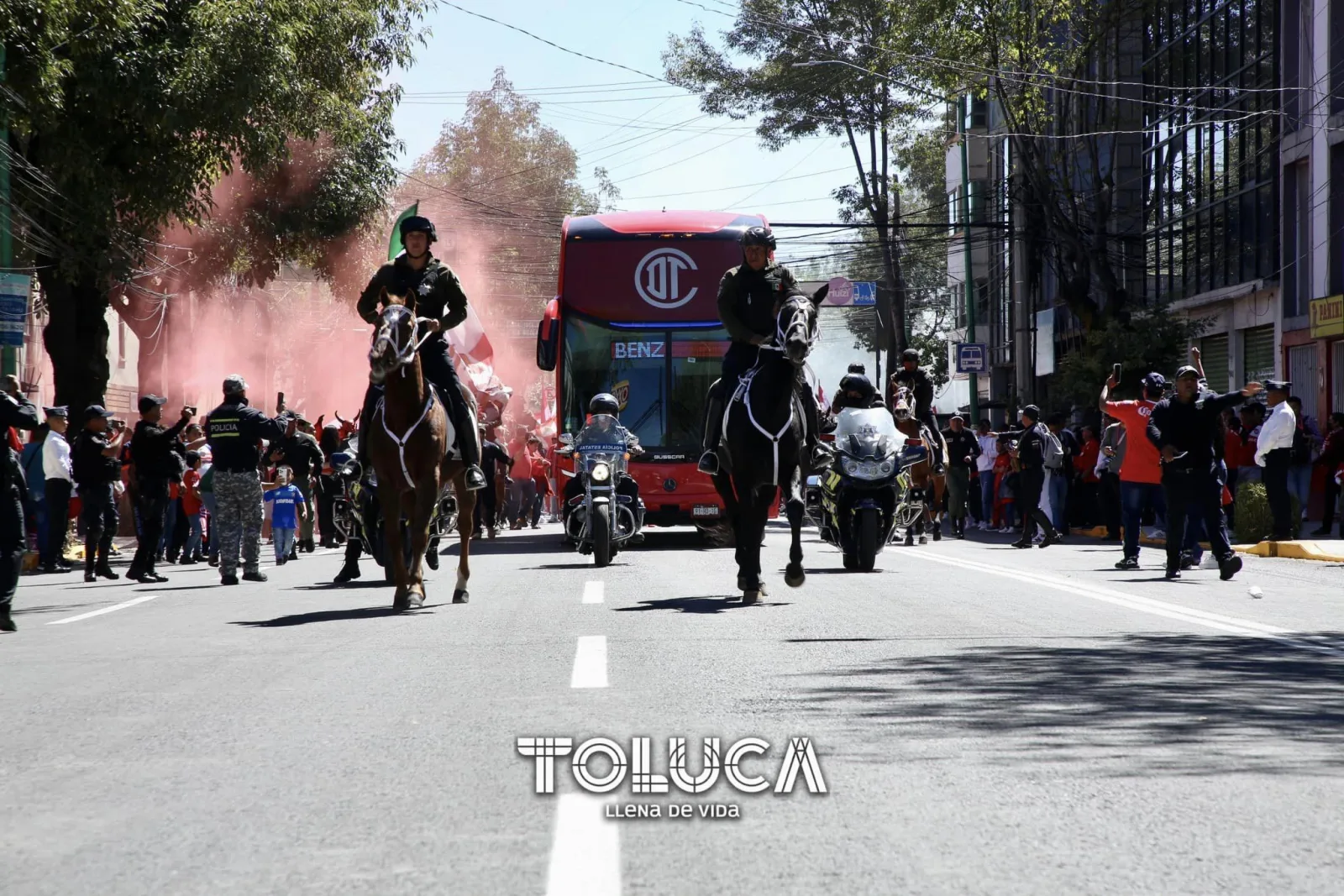 ¡Nuestro equipo local Toluca FC llega a casa Nuestros elementos scaled