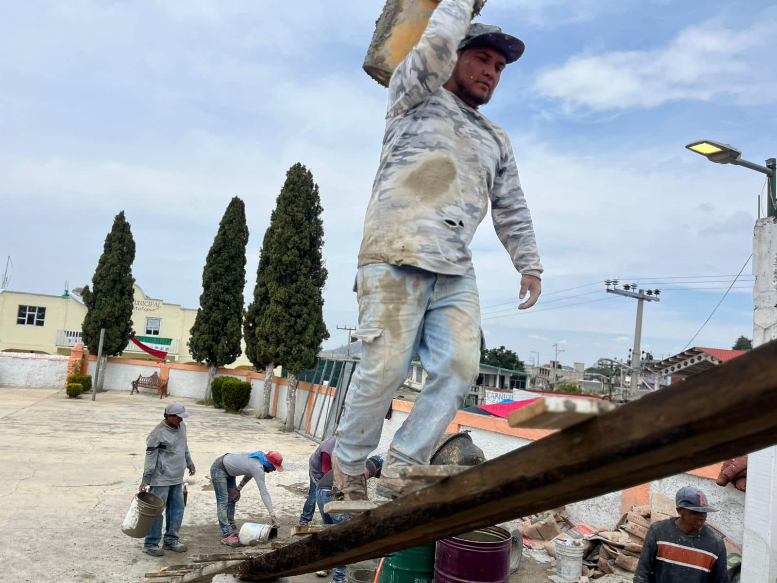 1696202882 662 Apoyamos con todo el material de construccion para los sanitarios