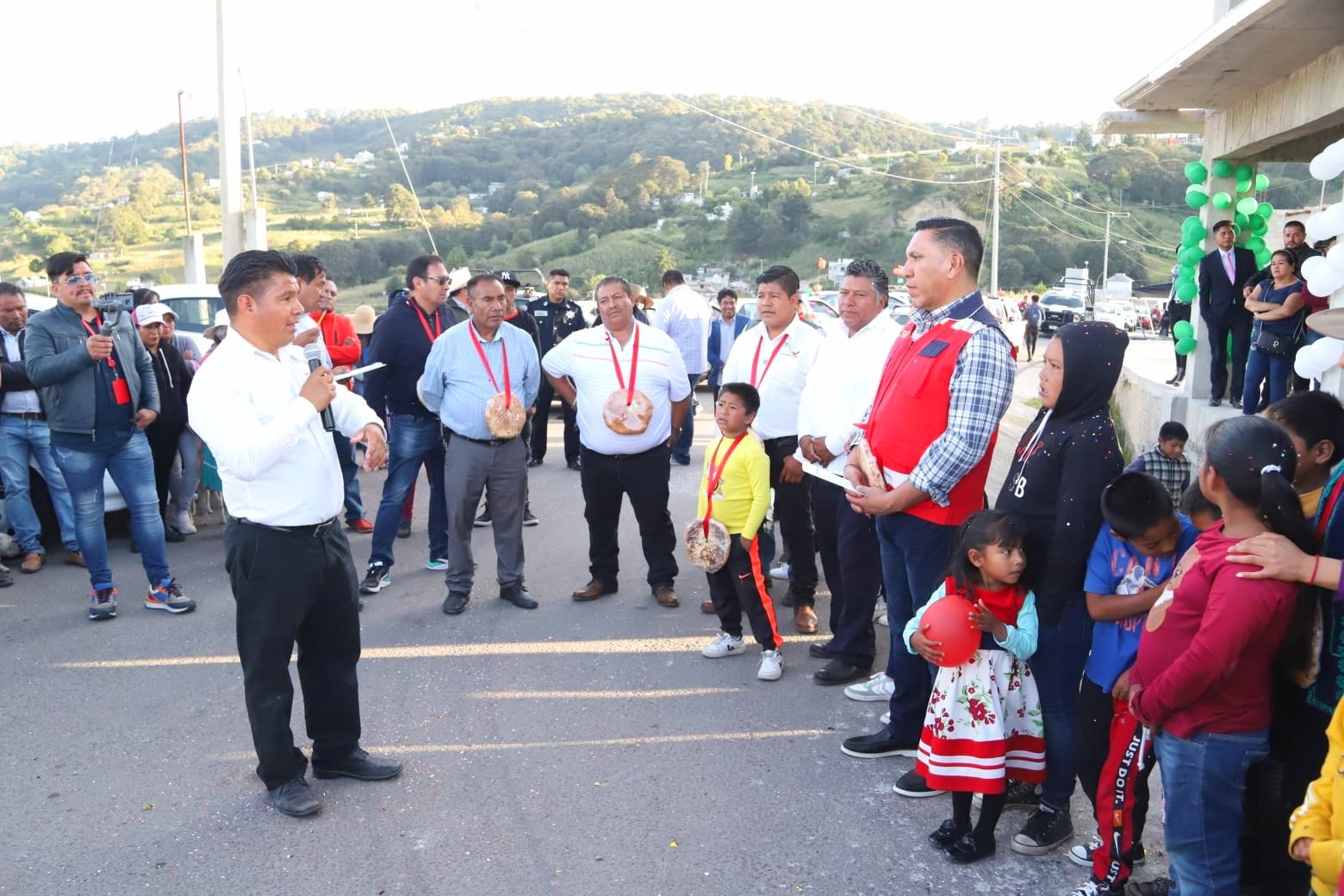 1696272547 309 Inauguramos este importante encementado en Barrio El Llano Guadalupe Cote