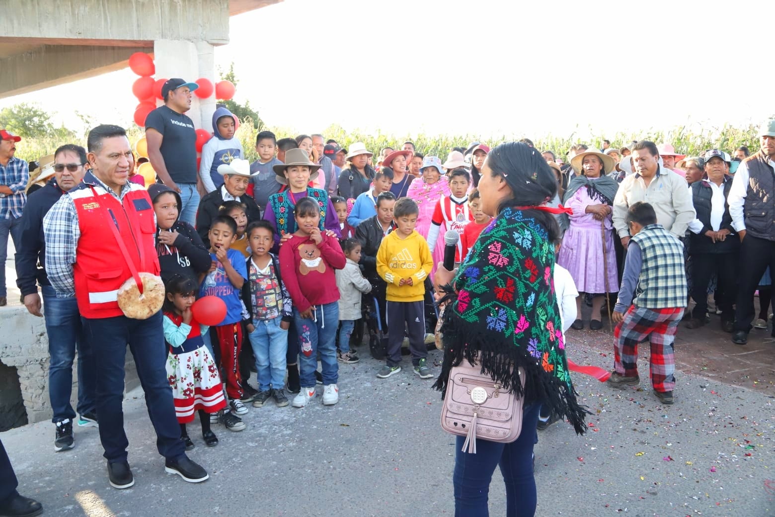 1696272553 828 Inauguramos este importante encementado en Barrio El Llano Guadalupe Cote