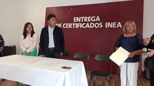 1696272740 En beneficio de la educacion se hace entrega de certificados jpg