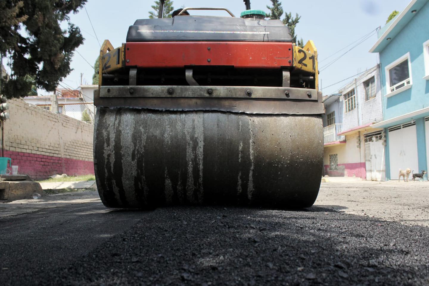 1696282824 727 ObrasPublicas Continuamos rehabilitando nuestras vialidades con trabajos de