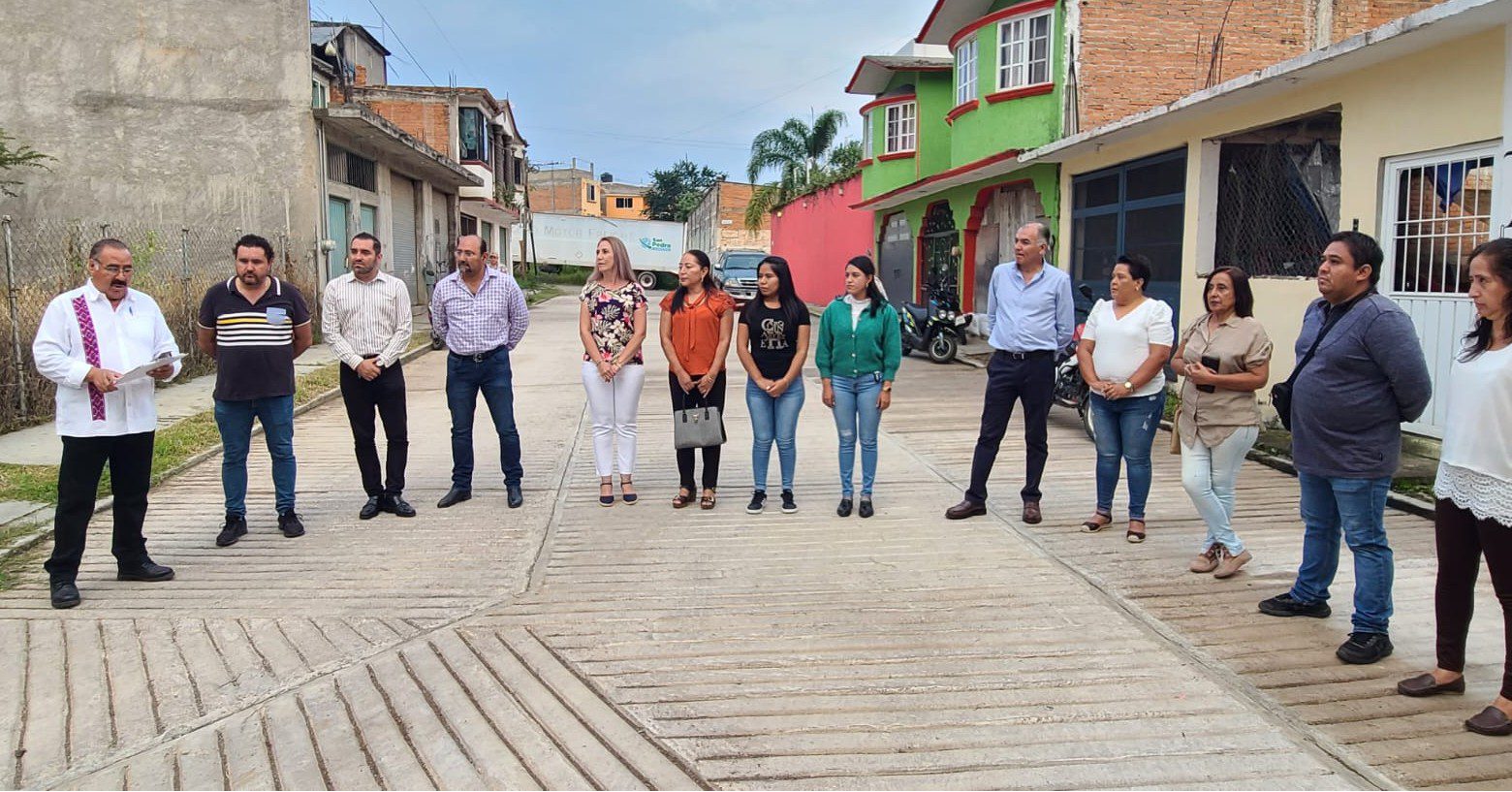 1696336913 894 ObrasPublicas El presidente municipal Lic Rigoberto Lopez Rivera inicia