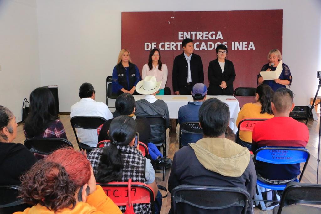 1696337371 633 En beneficio de la educacion se hace entrega de certificados