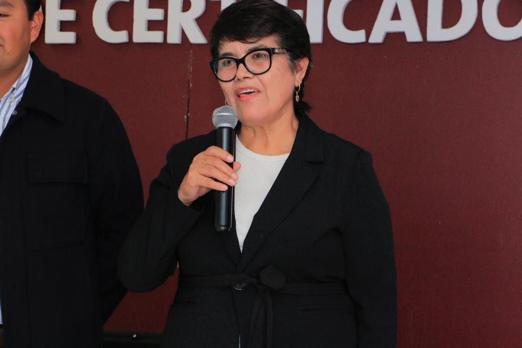 1696337384 911 En beneficio de la educacion se hace entrega de certificados