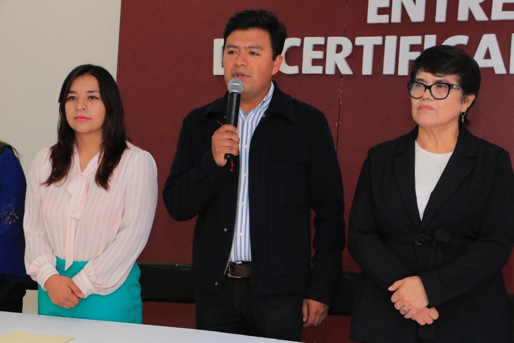 1696337398 675 En beneficio de la educacion se hace entrega de certificados