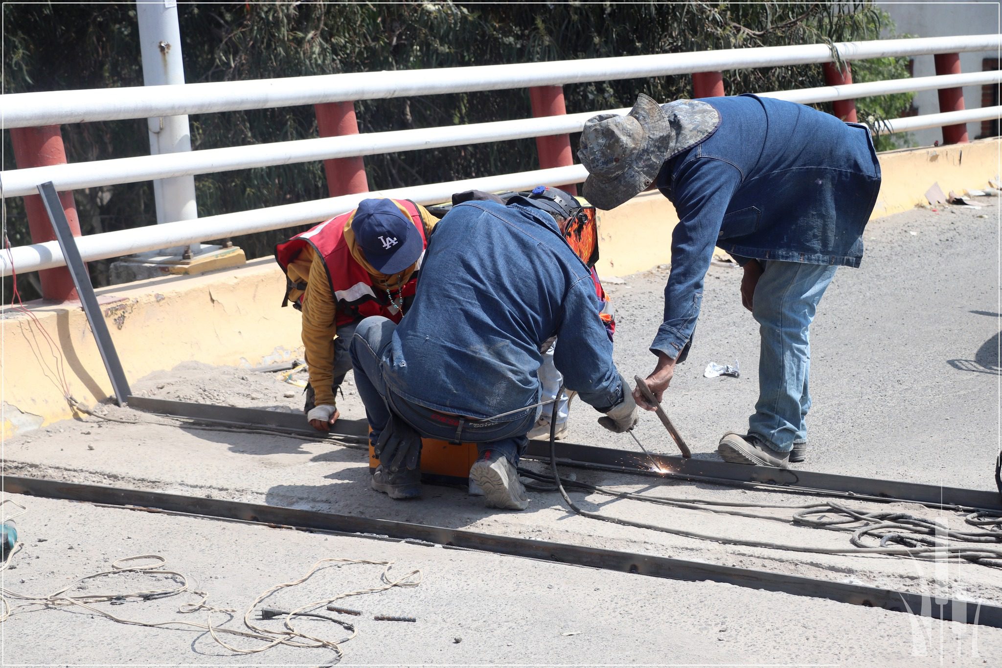 1696358021 651 Nos encontramos trabajando en el puente vehicular de La Bandera