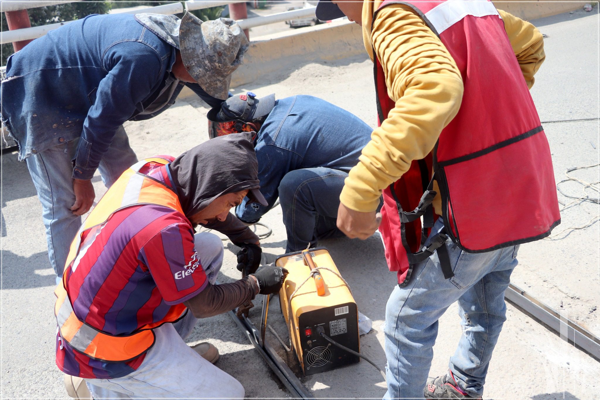 1696358028 864 Nos encontramos trabajando en el puente vehicular de La Bandera