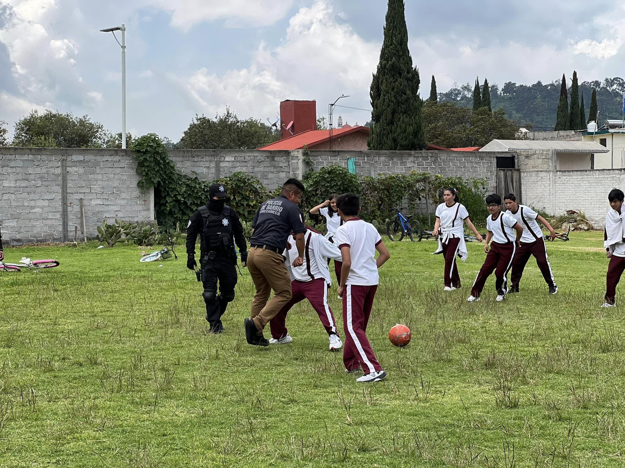 1696367671 305 FeriaPorTuSeguridad El jardin de ninos y la escuela primaria