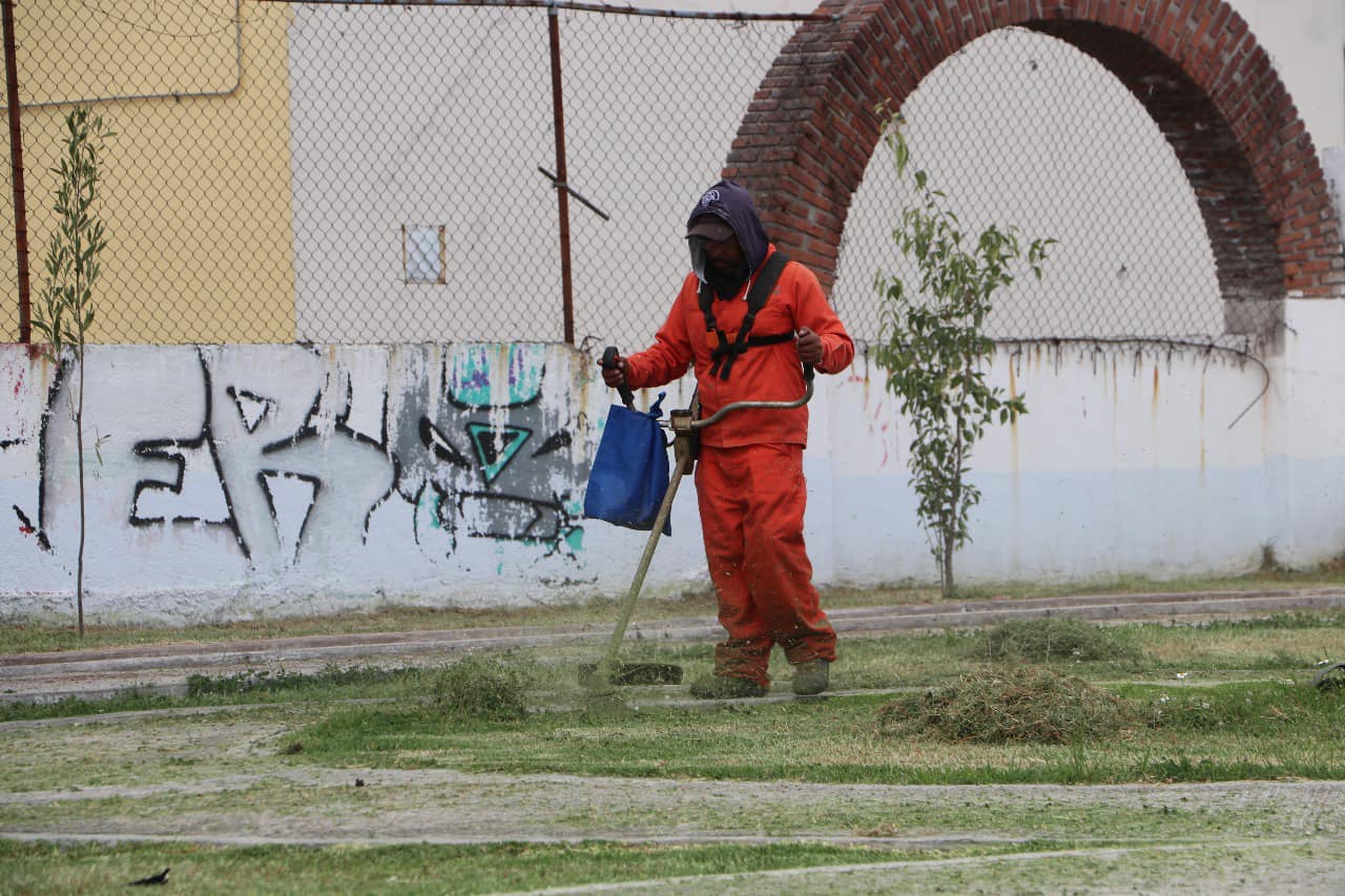 1696369342 988 La Direccion de Metepec Servicios Publicos realiza trabajos de mantenimiento