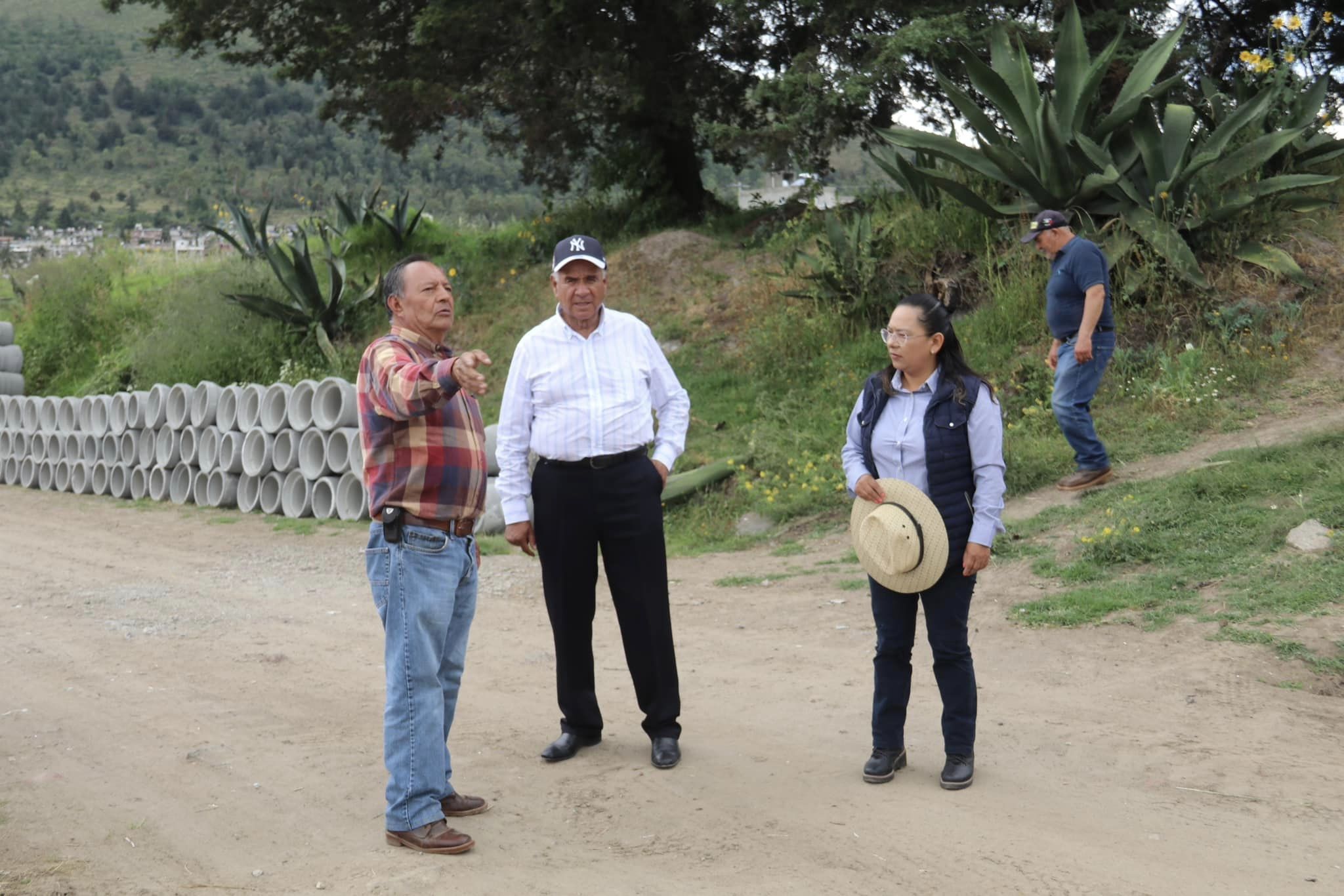 1696369600 210 El Alcalde Jesus Cedillo Gonzalez superviso la obra de construccion