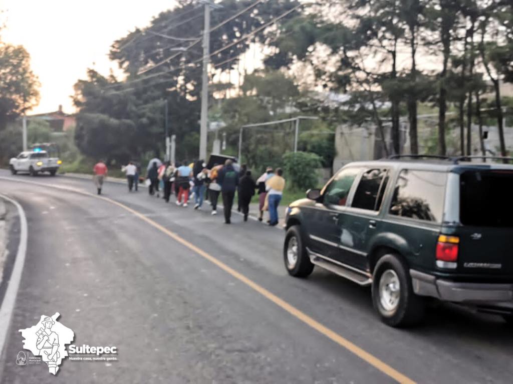 1696371811 310 Proteccion Civil al resguardo de la Procesion de la Virgen