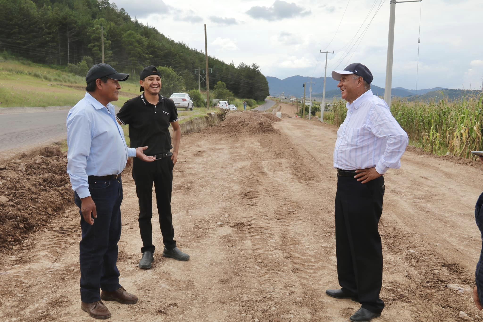 1696376824 13 En Santa Maria Citendeje se construye el boulevard de acceso