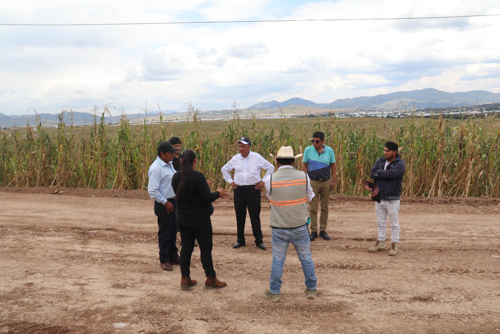 1696376836 268 En Santa Maria Citendeje se construye el boulevard de acceso