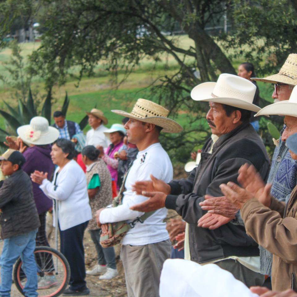 1696424134 653 En Caxboncuac entregamos un concreto hidraulico mas la Presidenta Municipal