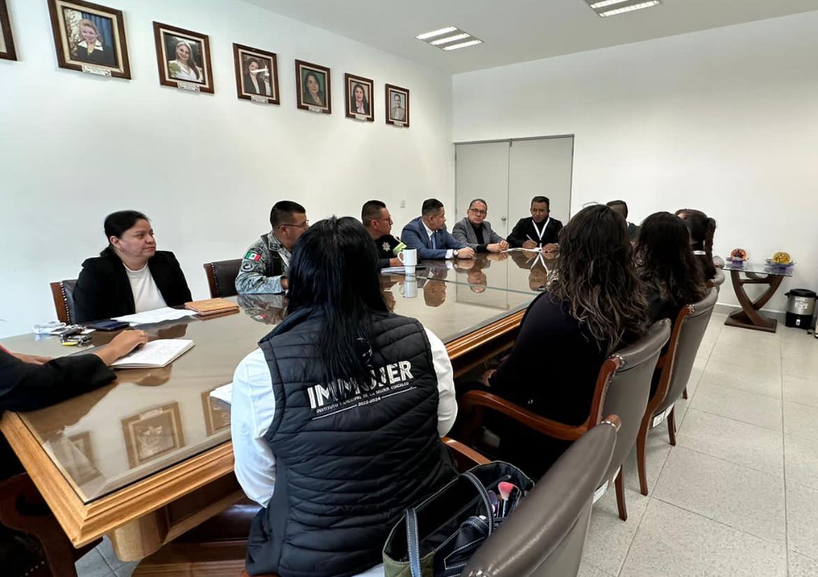 1696450272 796 En la reunion de la MesaPorLaPaz los tres ordenes de