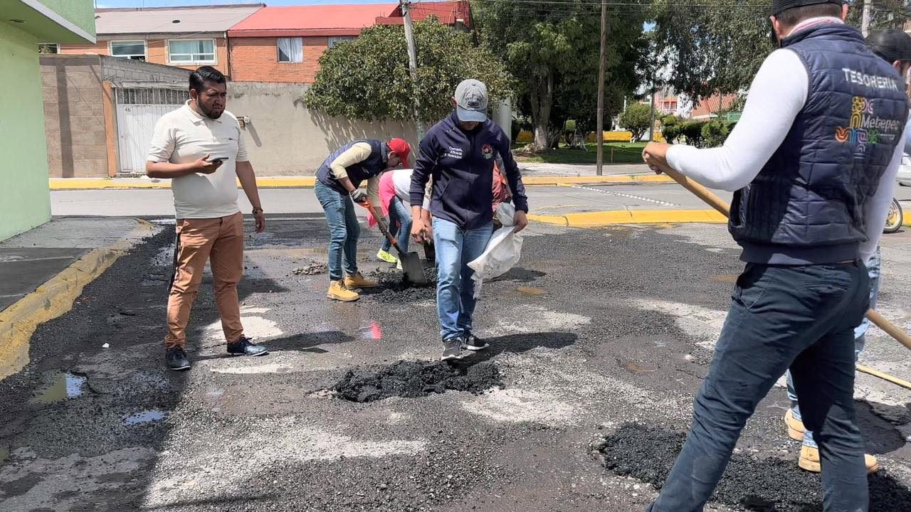 1696455813 590 No mas baches en la colonia Jesus Jimenez Gallardo