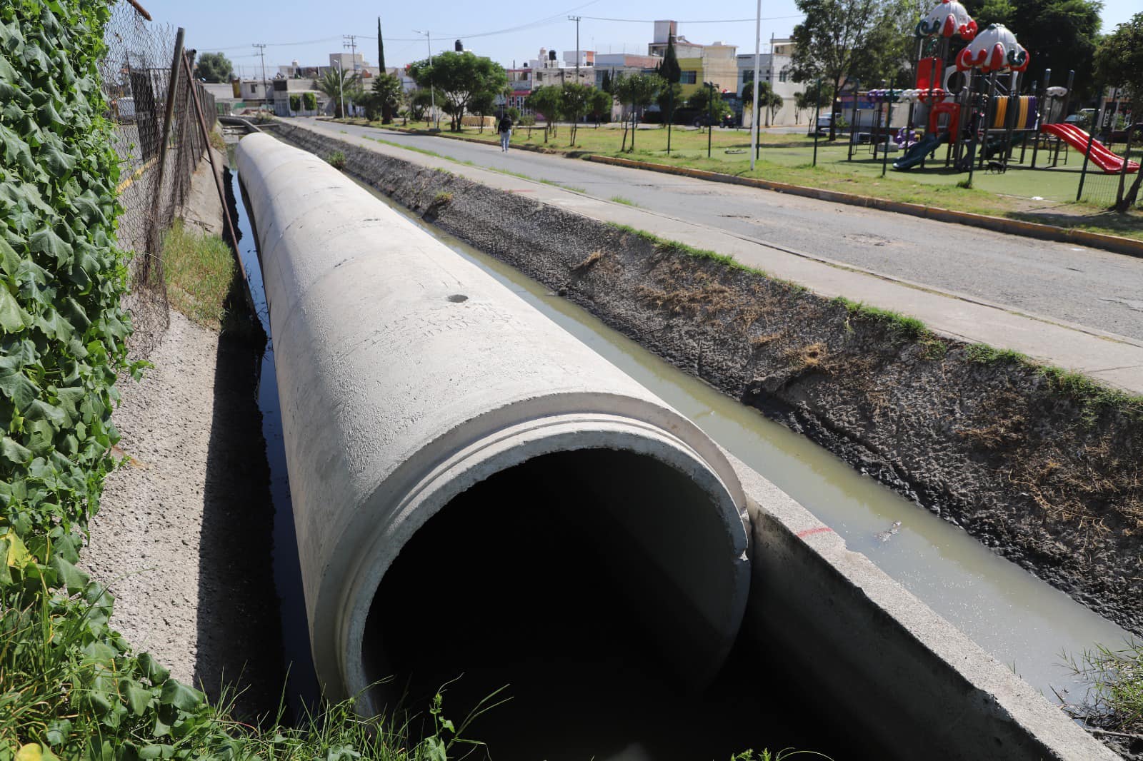 1696457296 952 Seguimos avanzando en los trabajos del entubamiento del Canal de