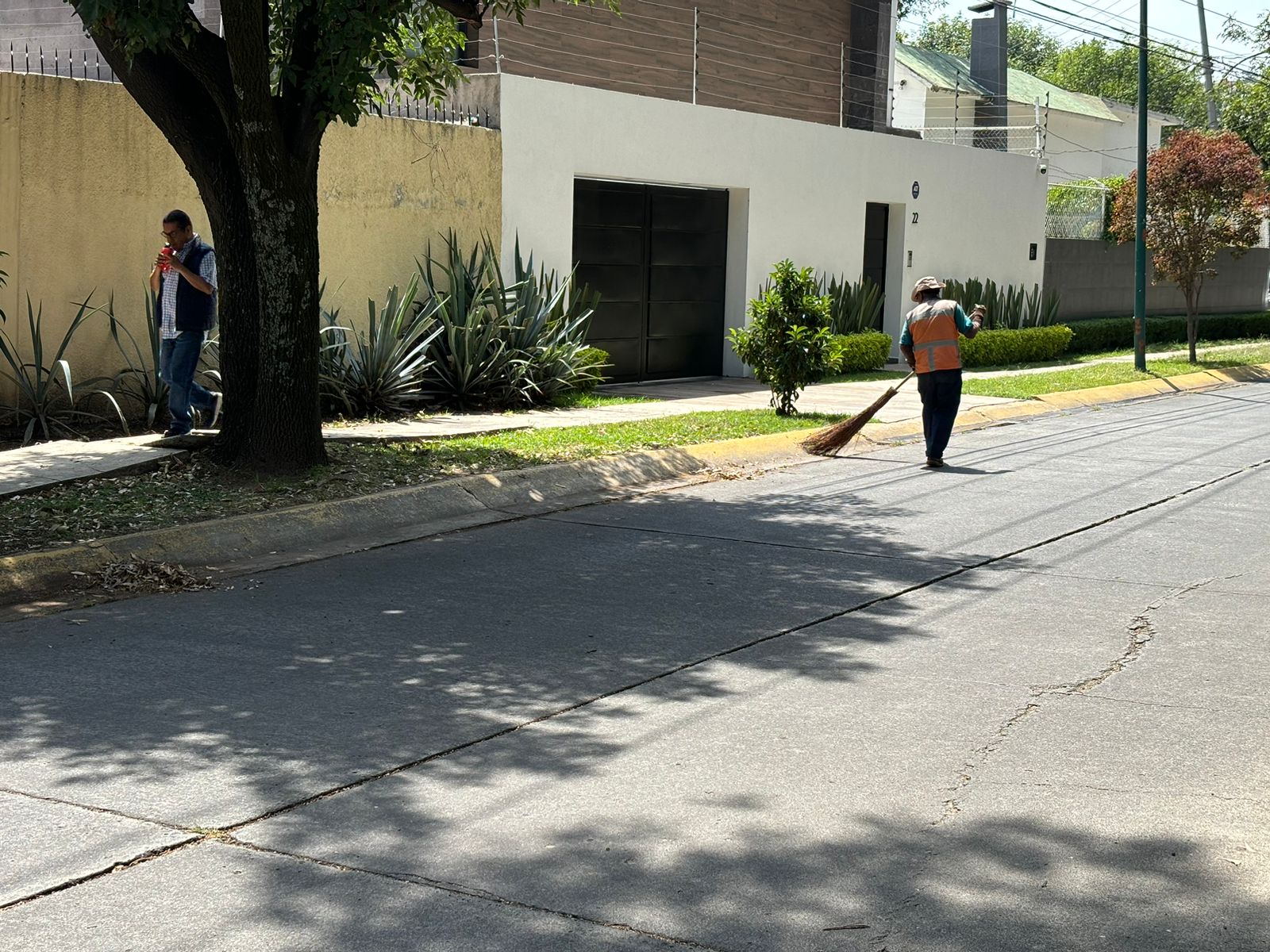 1696507884 902 ¡Seguimos manteniendo nuestras calles y avenidas limpias en beneficio de