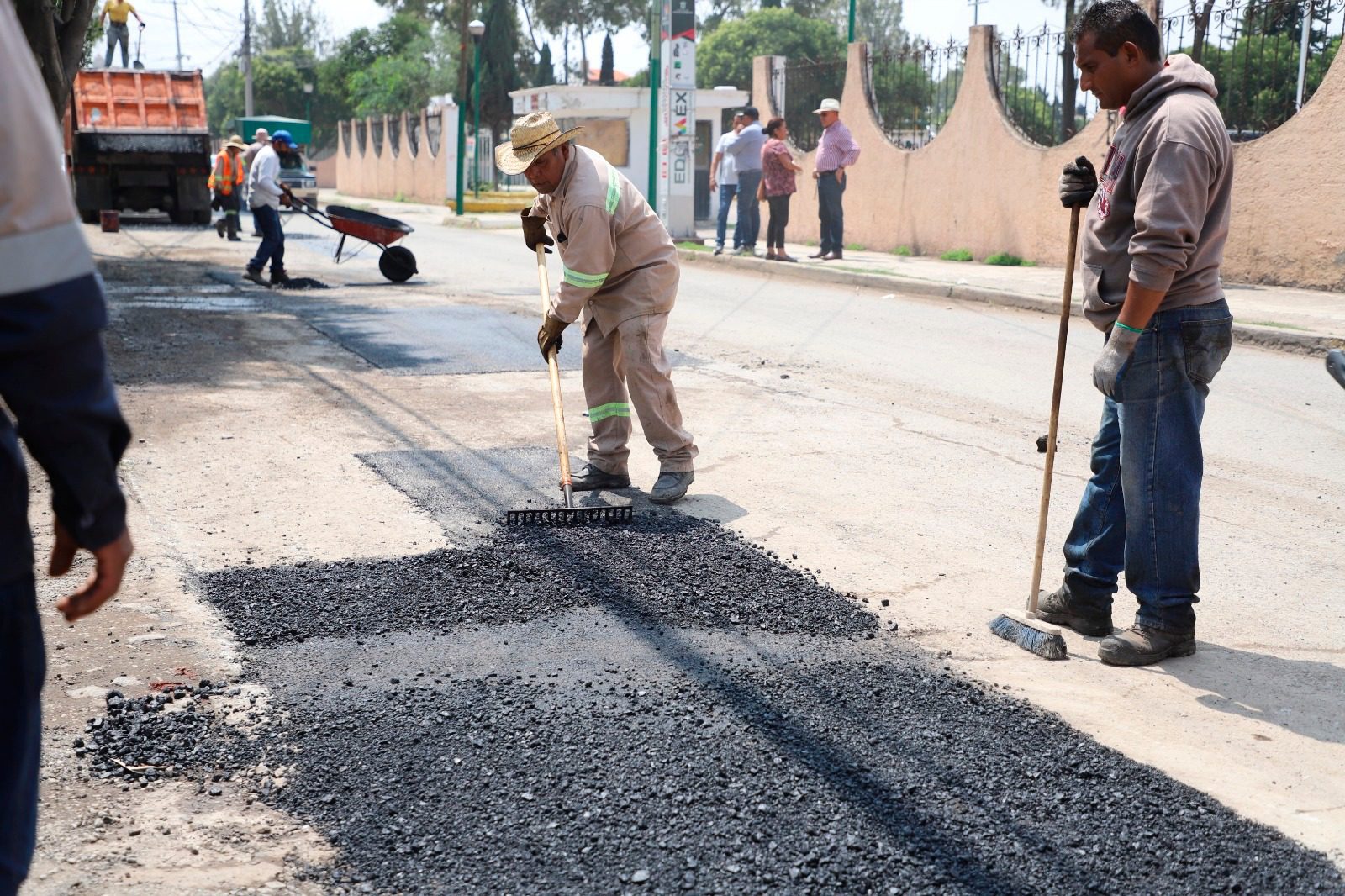 1696521911 674 Como parte de nuestra Jornada de Bacheo constante en diferentes