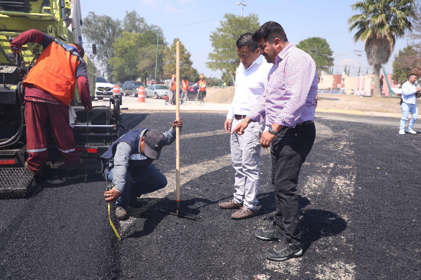 1696530208 359 ZumpanGO en Transformacion Supervision en la Pavimentacion de la Glorieta