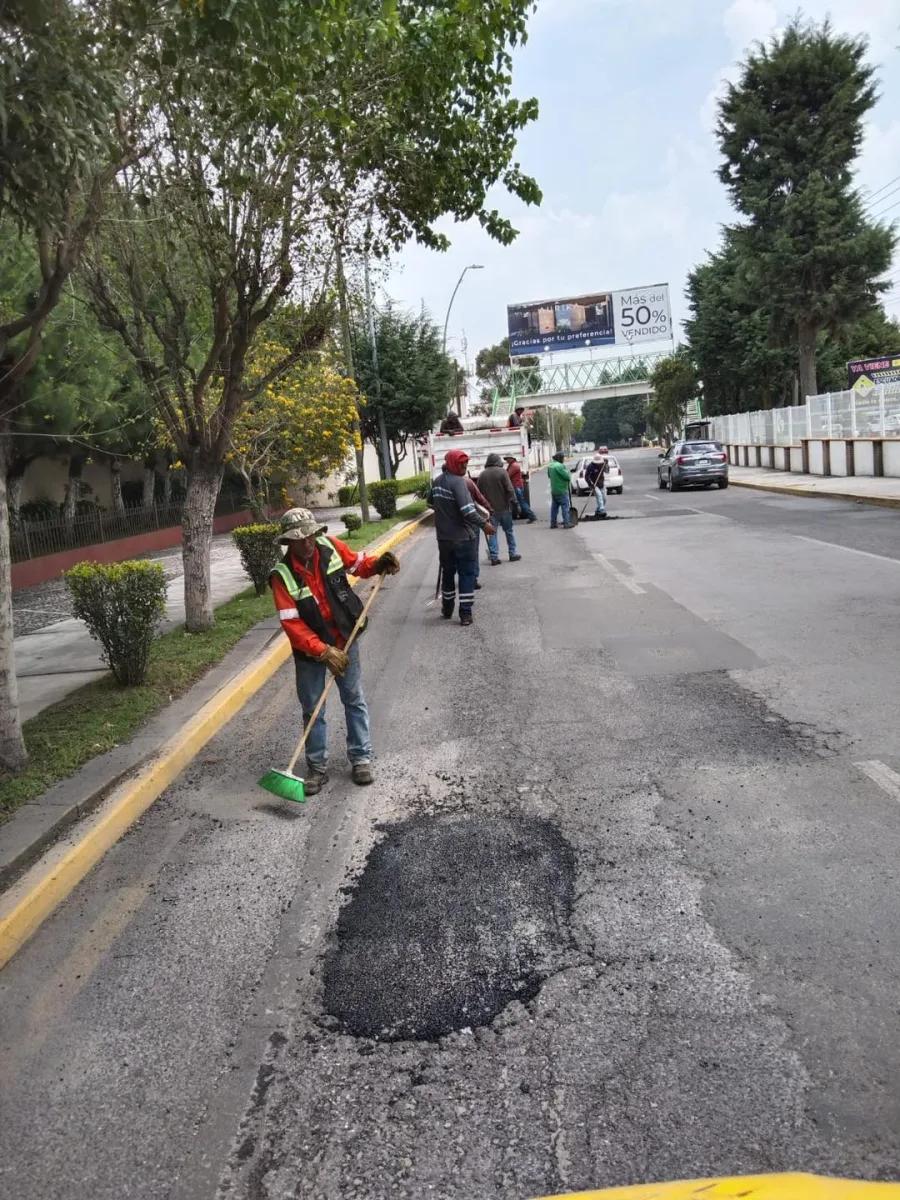 1696542321 568 Hoy seguimos dando todo para terminar con los baches el