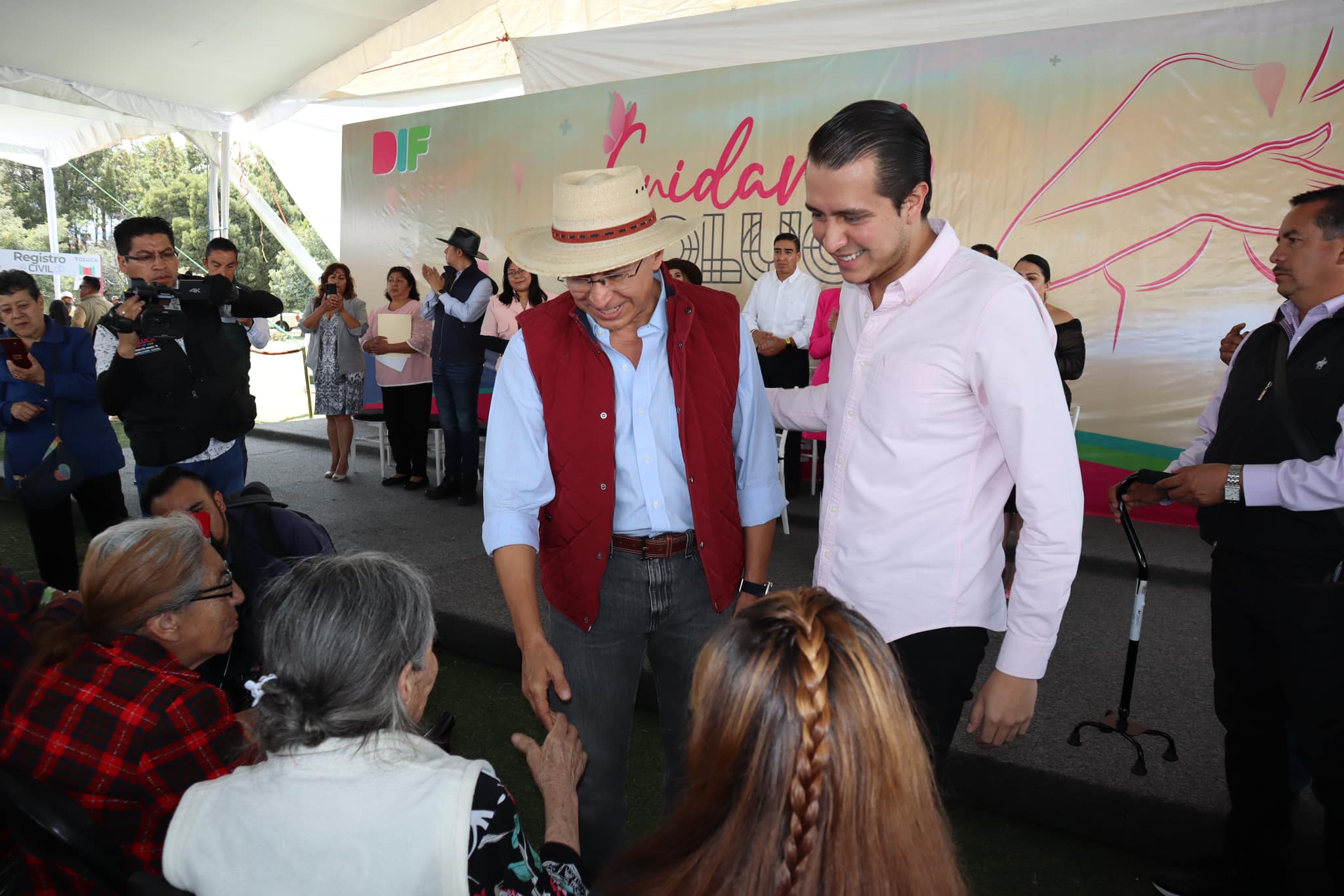 1696548377 353 Nuestro Presidente Municipal Dr Raymundo Martinez Carbajal acompanado del Pre