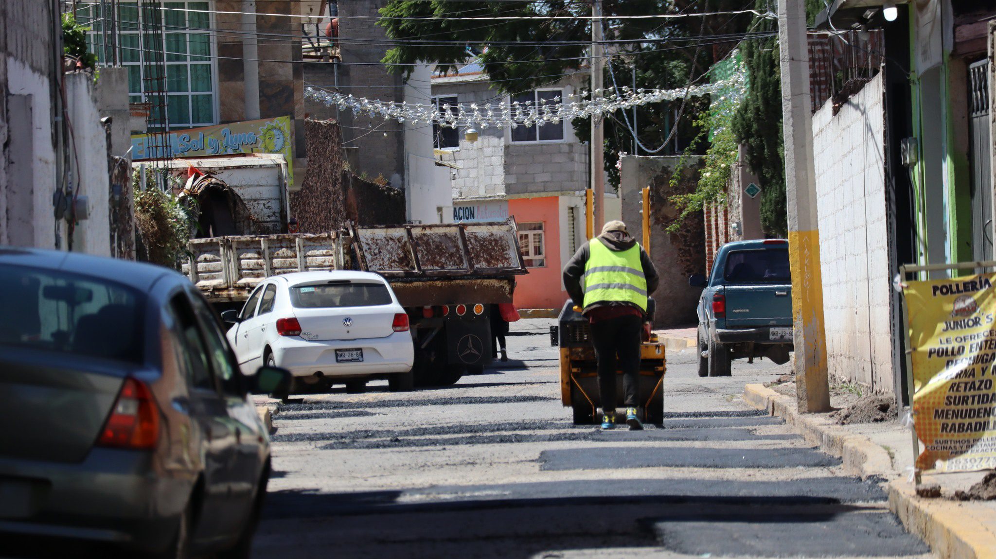 1696620979 252 Esta manana nos encontramos realizando mantenimiento de bacheo en la