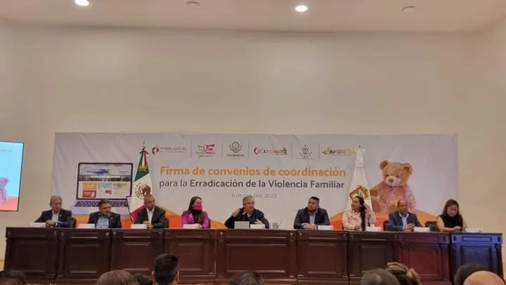 1696705987 El dia de hoy Presidentes Municipales realizamos la firma de jpg