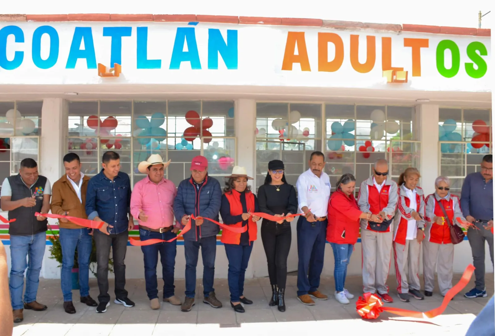 1696721473 En Santa Maria Coatlan rehabilitamos la Casa del Adulto Mayor scaled