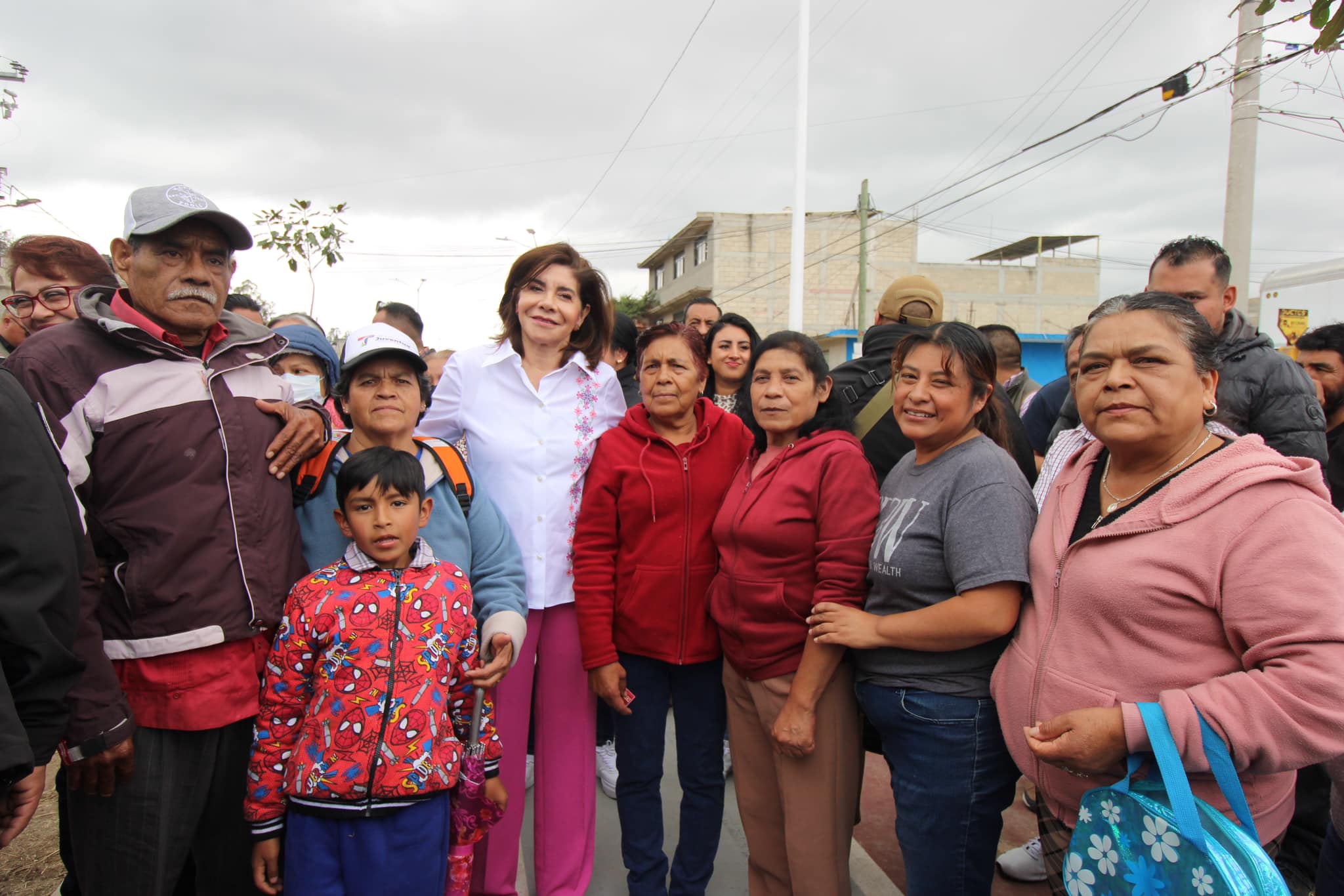 1696769307 300 ¡¡Una presidenta cercana al pueblo Durante la inauguracion de la