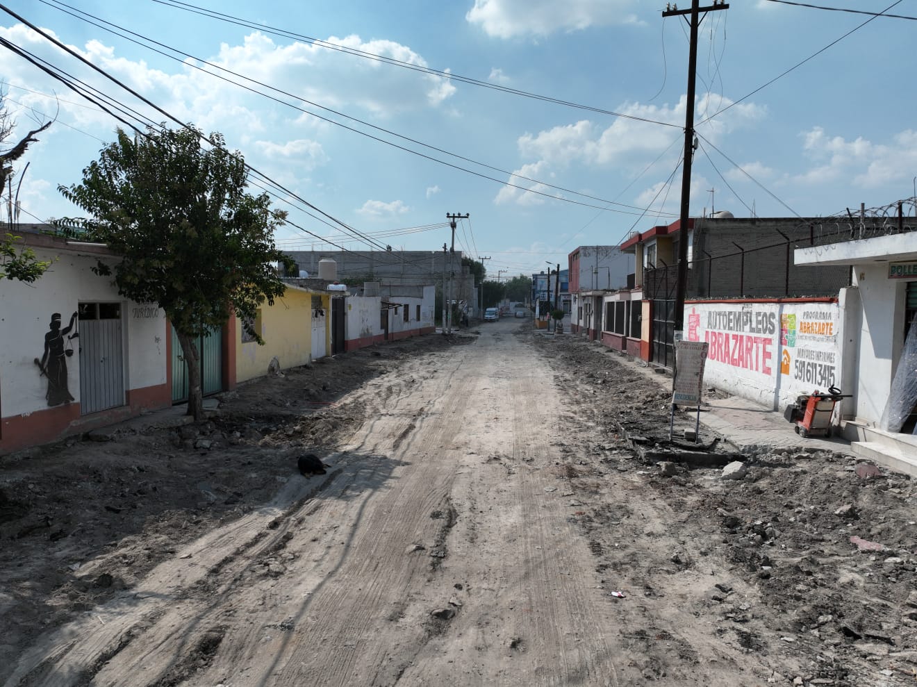 1696797771 349 ¡Continuamos con la Pavimentacion de Calle Leona Vicario en el