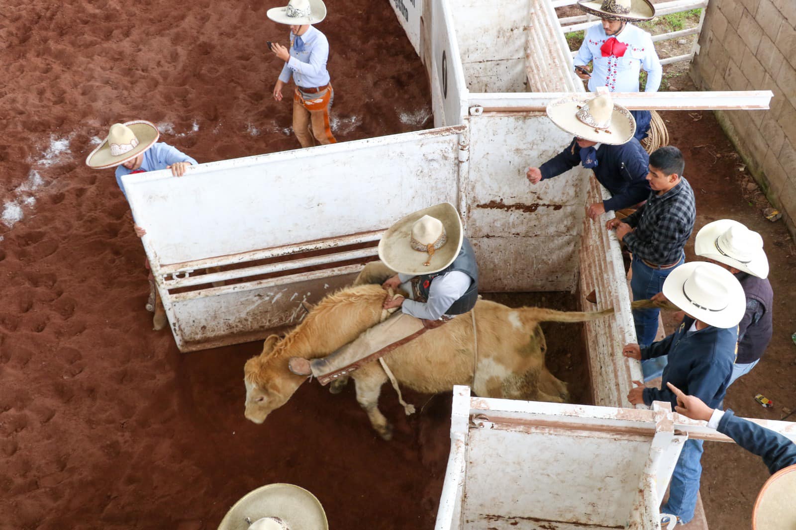 1696807505 288 Super charreada y charlotada de clausura de la Feria