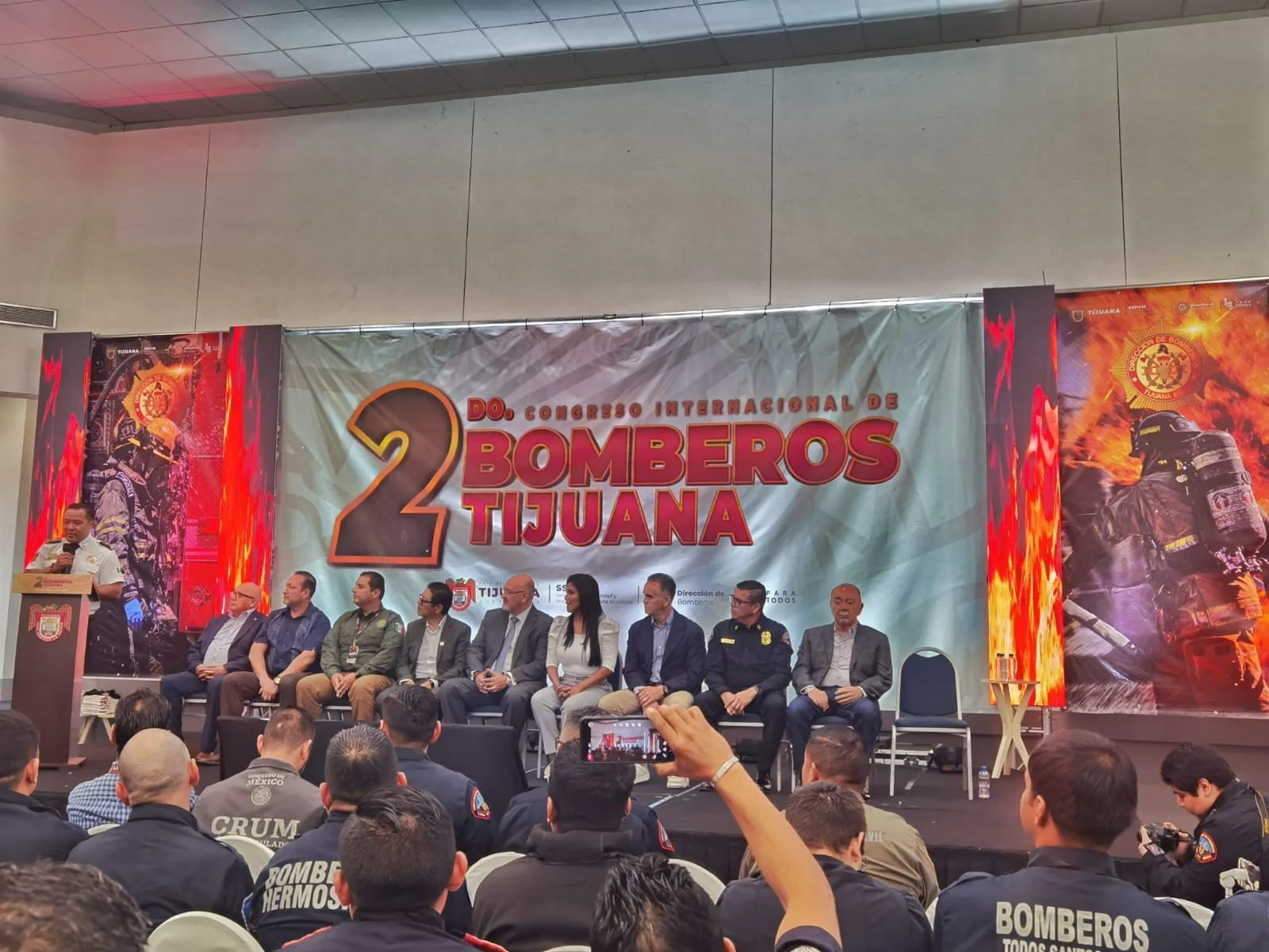 1697034099 Nuestros bomberos amplian capacitacion en el Congreso Internacional de Tijuana jpg