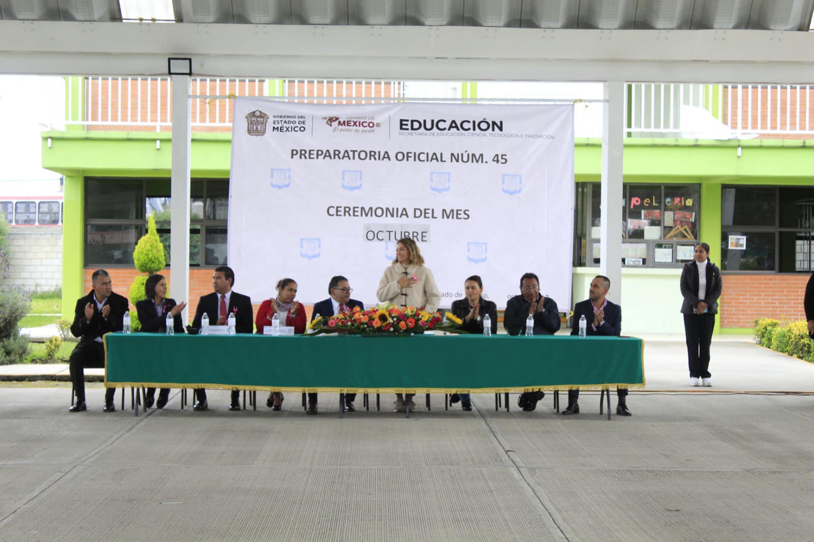 1697036971 616 Asisti a la ceremonia de Honores a la Bandera en