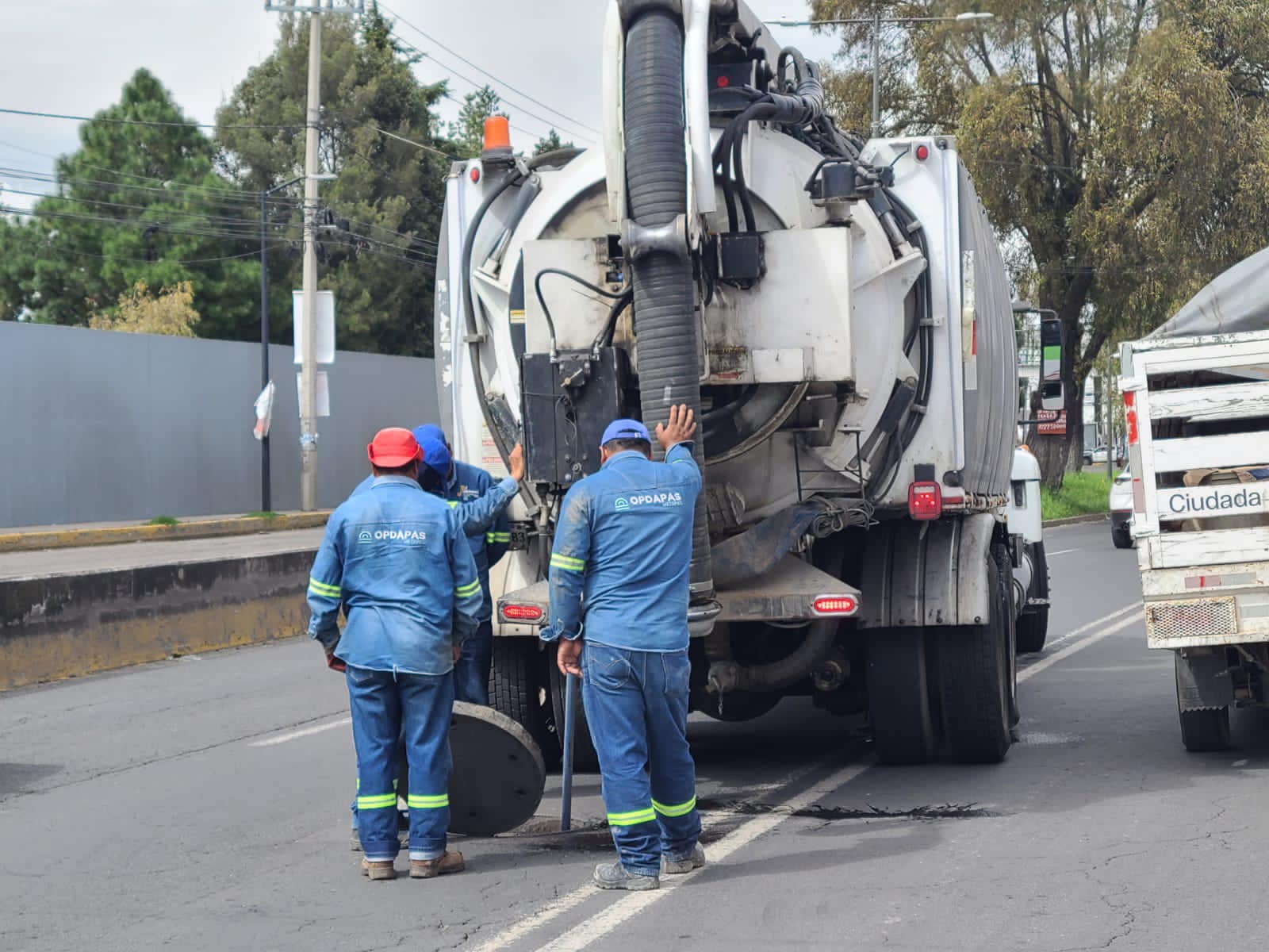 1697058789 411 Toma precauciones Opdapas de Metepec realiza desazolve en Av Tecnologico