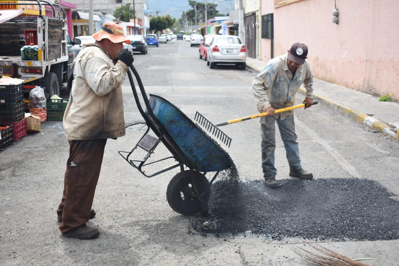 1697060143 594 Programa Permanente de Bacheo Realizamos labores de bacheo en Av