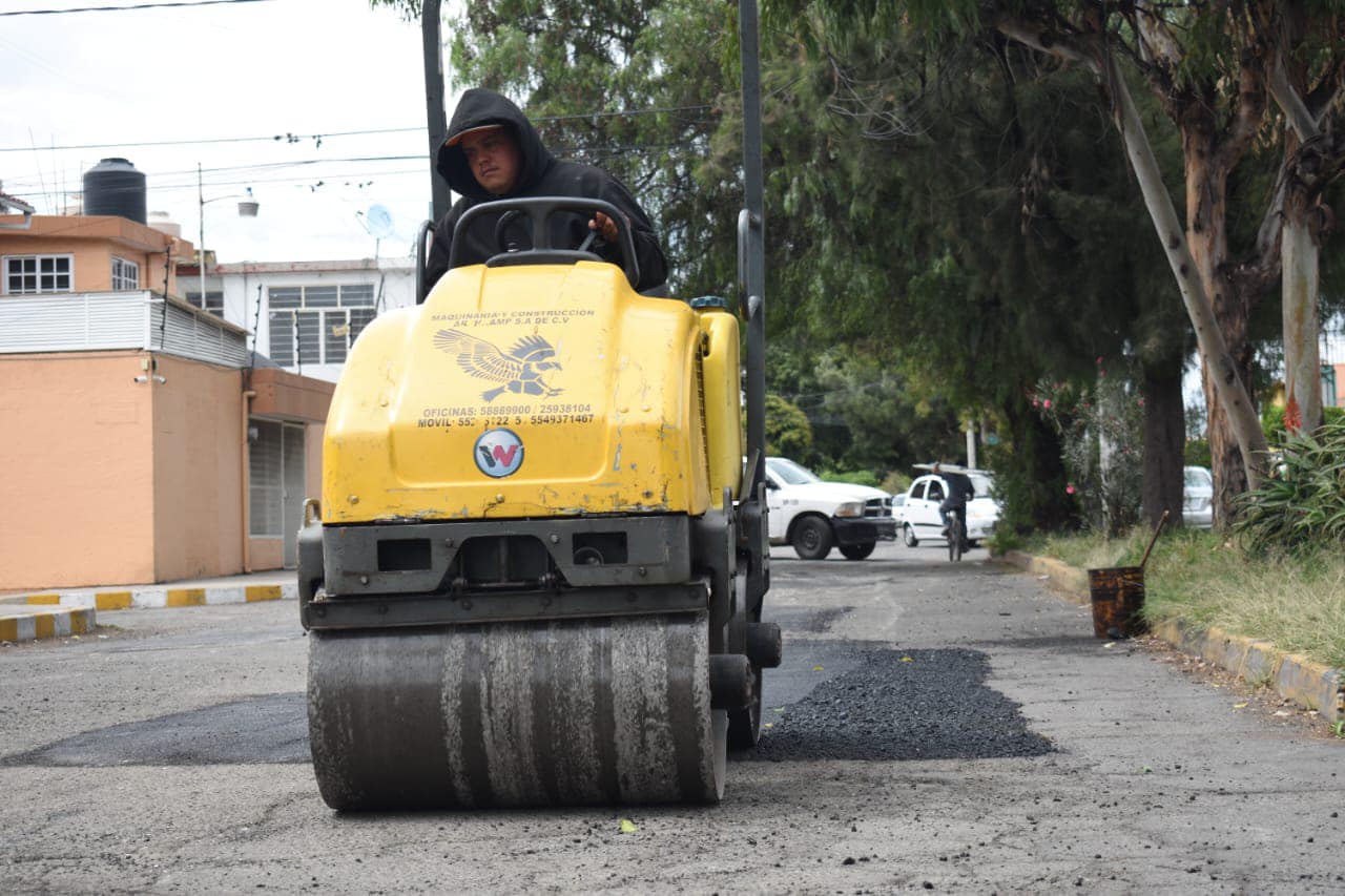 1697060175 Programa Permanente de Bacheo Realizamos labores de bacheo en Av