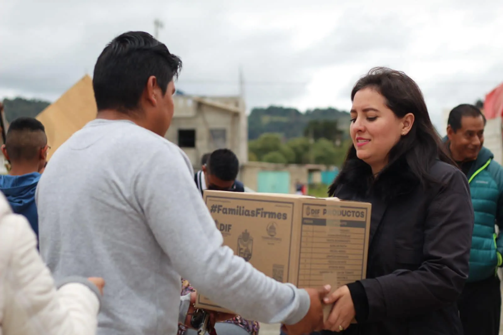 1697119705 Hicimos entrega de la canasta alimentaria FamiliasFirmes en Mezapa 1a jpg