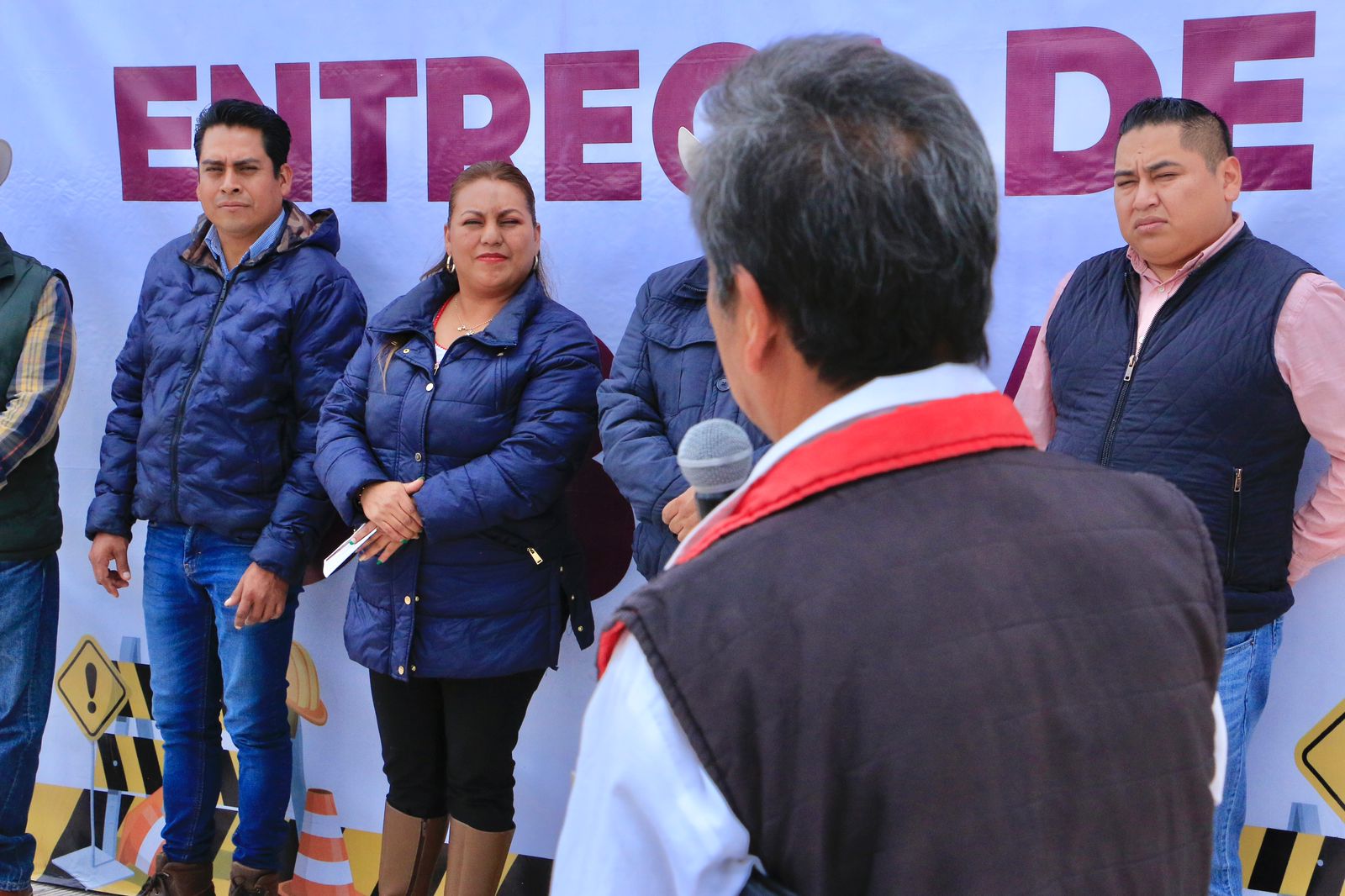 1697120512 429 En beneficio de las familias se hace entrega de pavimentacion