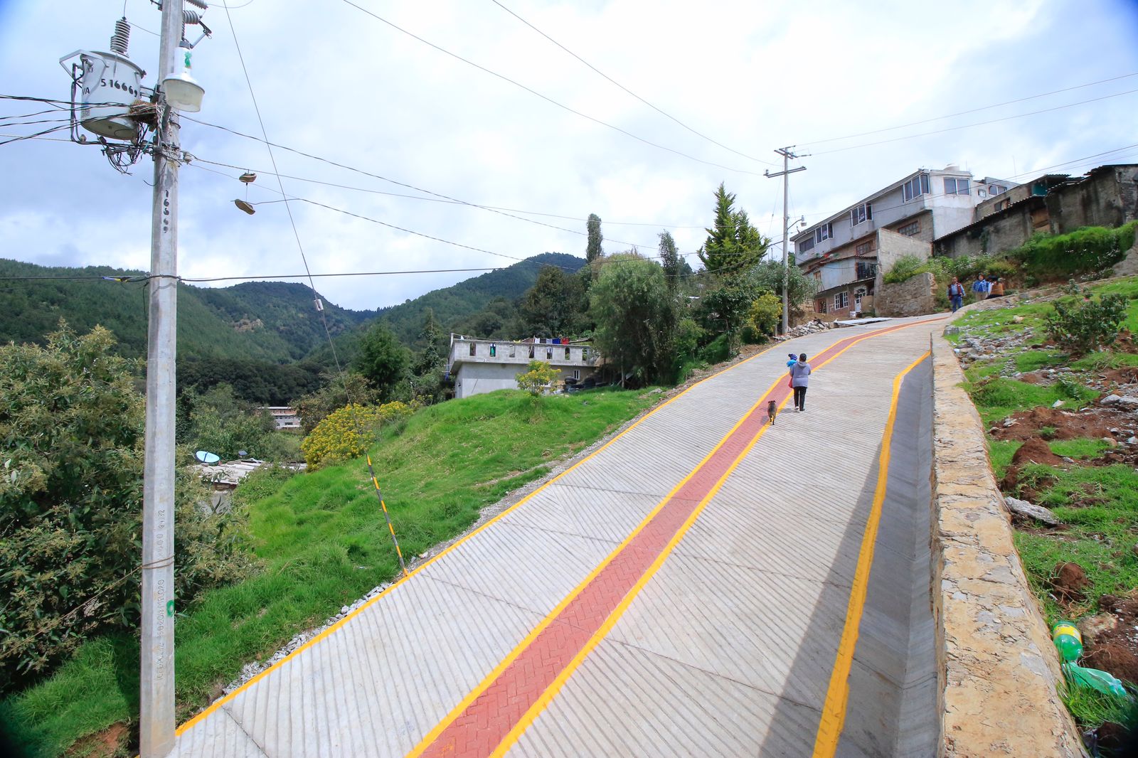 1697127798 835 Por vias mas dignas entregamos pavimentacion de calle El Pedregal