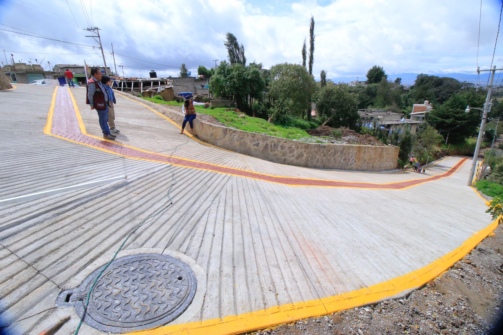 1697127804 83 Por vias mas dignas entregamos pavimentacion de calle El Pedregal